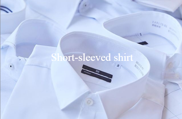 白の半袖シャツ