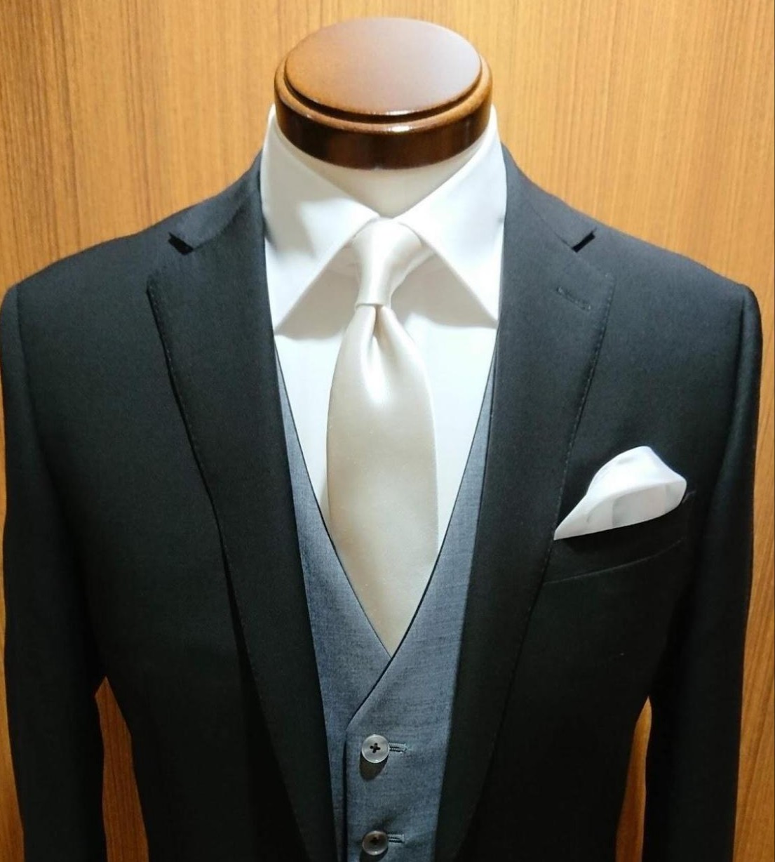 結婚式でスーツをおしゃれに着こなす３つのポイント | SUIT LIBRARY