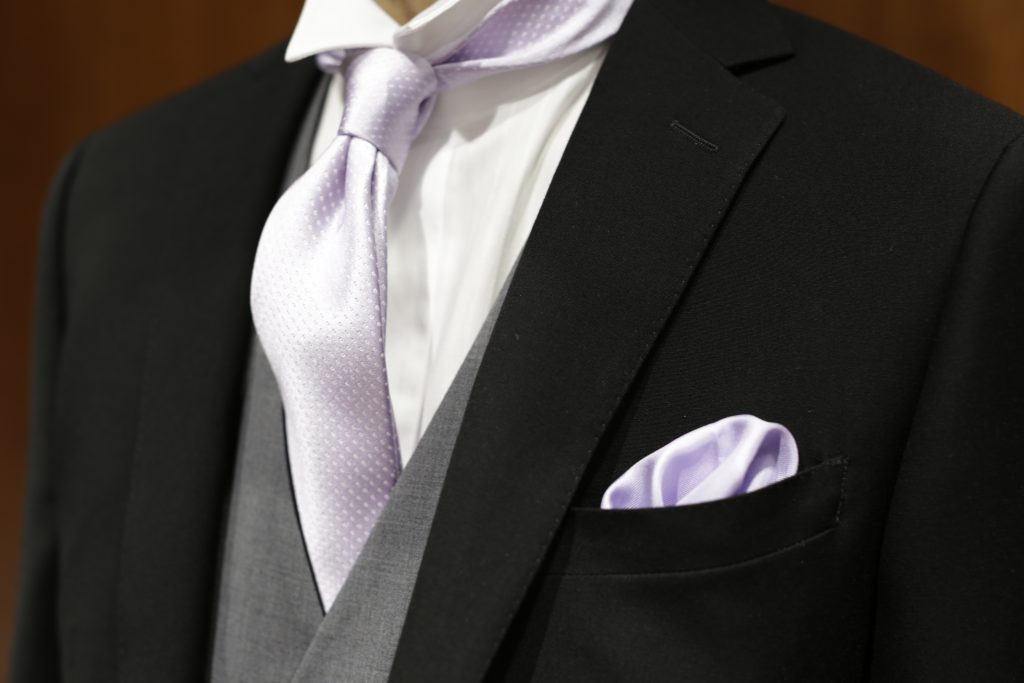 スーツ職人のポケットチーフ パープル スリーピークス スーツ職人のポケットチーフ スリーピークス 白 光沢あり